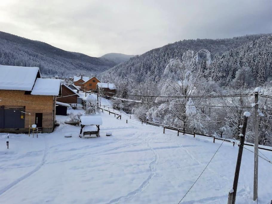 Cottage "Kliverent" Yaremche Exterior photo