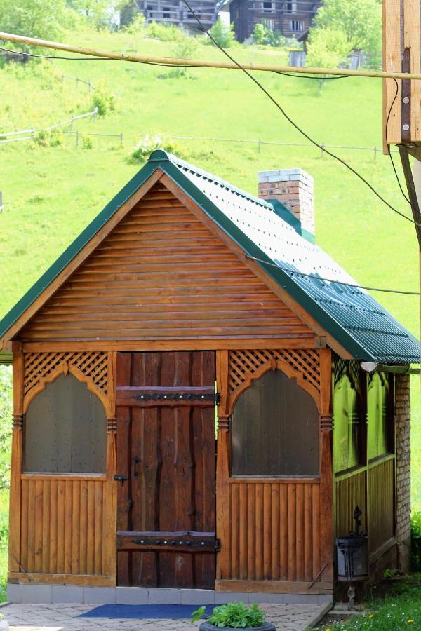 Cottage "Kliverent" Yaremche Exterior photo